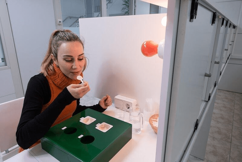 Investigação científica sobre perceção sensorial e experiência alimentar