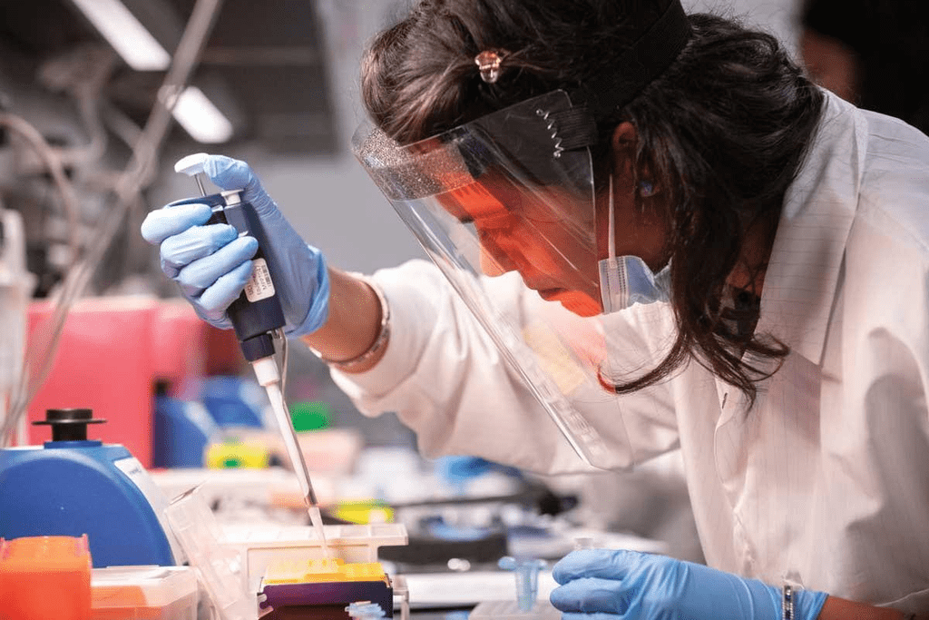 Análise de amostras de saliva em laboratório
